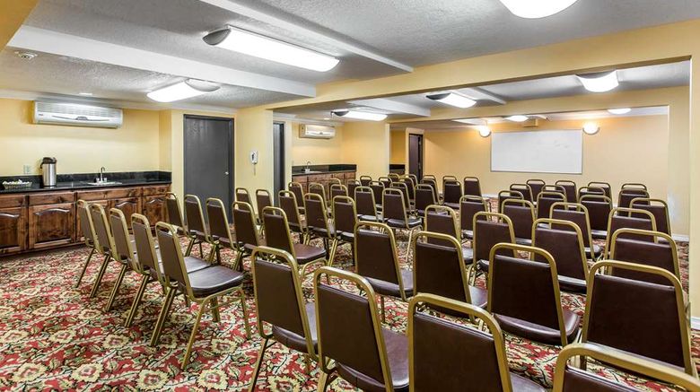 <b>Quality Inn & Suites Bell Gardens Meeting</b>. Images powered by <a href="https://iceportal.shijigroup.com/" title="IcePortal" target="_blank">IcePortal</a>.