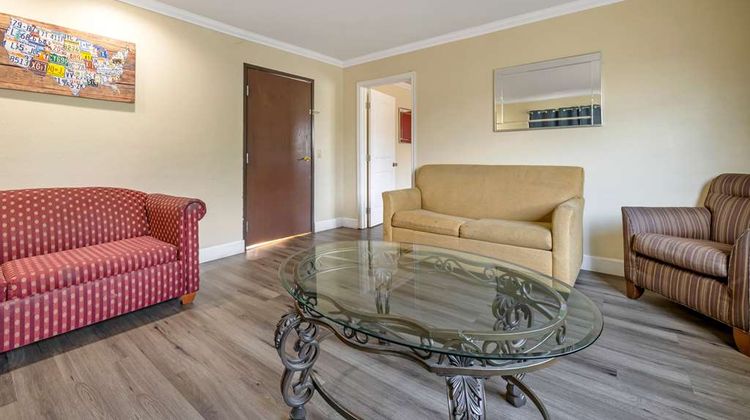 Econo Lodge Moreno Valley Suite