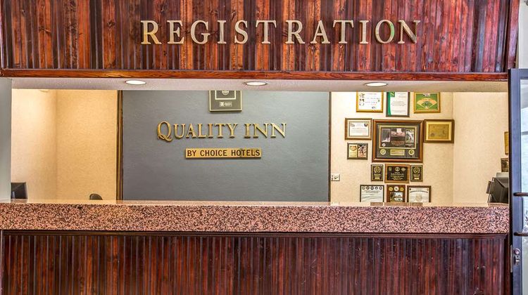 Quality Inn at Historic Route 66 Barstow Lobby