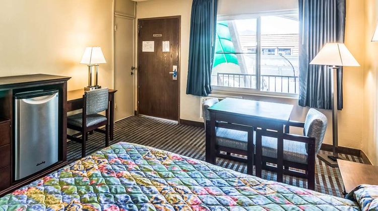 Rodeway Inn Regalodge Room