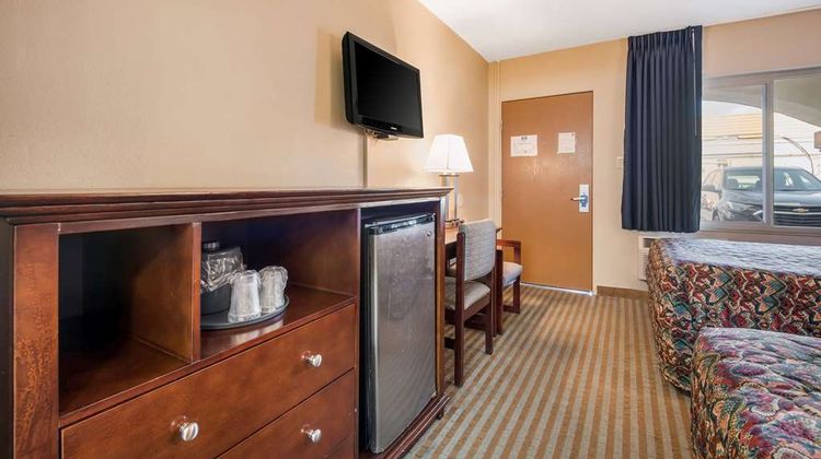 Rodeway Inn Regalodge Room
