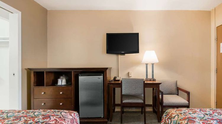 Rodeway Inn Regalodge Room