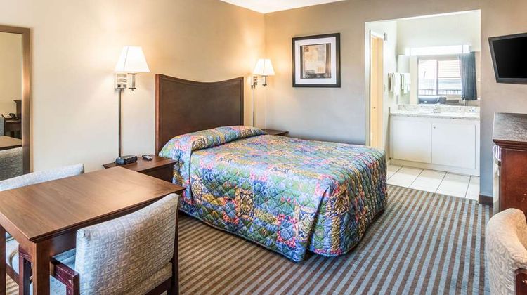 Rodeway Inn Regalodge Room