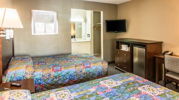 Rodeway Inn Regalodge Room
