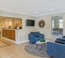Quality Inn & Suites Anaheim Maingate Lobby
