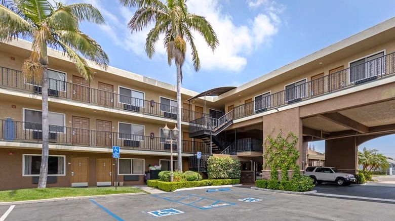 <b>Quality Inn & Suites Anaheim Maingate Exterior</b>. Images powered by <a href="https://iceportal.shijigroup.com/" title="IcePortal" target="_blank">IcePortal</a>.