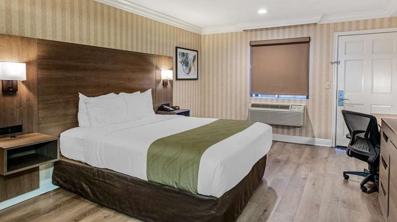 <b>Quality Inn & Suites Anaheim Maingate Room</b>. Images powered by <a href="https://iceportal.shijigroup.com/" title="IcePortal" target="_blank">IcePortal</a>.