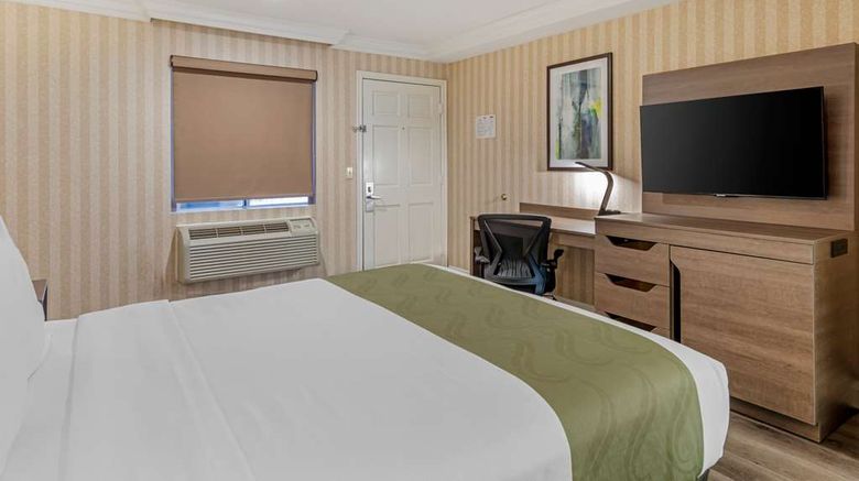 <b>Quality Inn & Suites Anaheim Maingate Room</b>. Images powered by <a href="https://iceportal.shijigroup.com/" title="IcePortal" target="_blank">IcePortal</a>.