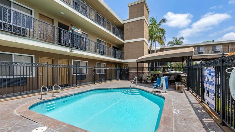 <b>Quality Inn & Suites Anaheim Maingate Pool</b>. Images powered by <a href="https://iceportal.shijigroup.com/" title="IcePortal" target="_blank">IcePortal</a>.