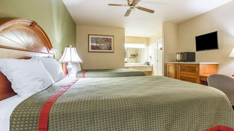 <b>Rodeway Inn Room</b>. Images powered by <a href="https://iceportal.shijigroup.com/" title="IcePortal" target="_blank">IcePortal</a>.