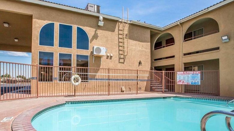 <b>Rodeway Inn Pool</b>. Images powered by <a href="https://iceportal.shijigroup.com/" title="IcePortal" target="_blank">IcePortal</a>.