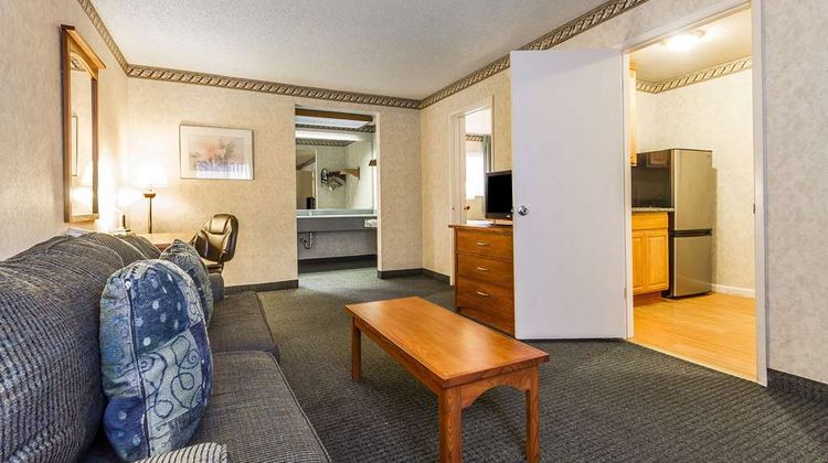 Quality Inn & Suites Silicon Valley Suite