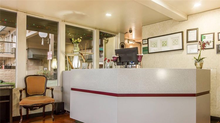 Quality Inn & Suites Silicon Valley Lobby