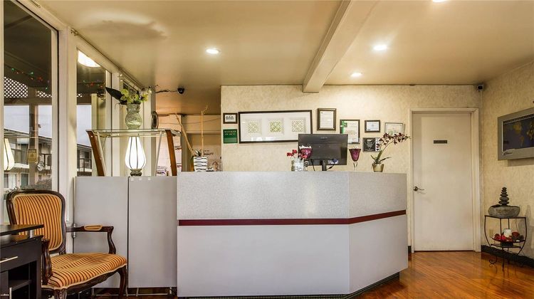 Quality Inn & Suites Silicon Valley Lobby