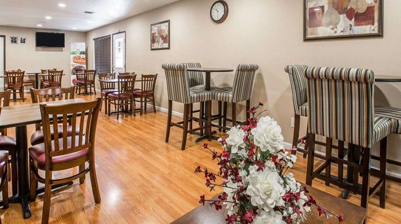 <b>Quality Inn & Suites Restaurant</b>. Images powered by <a href="https://iceportal.shijigroup.com/" title="IcePortal" target="_blank">IcePortal</a>.