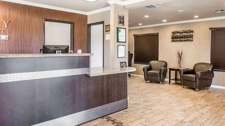 Quality Inn & Suites Lobby
