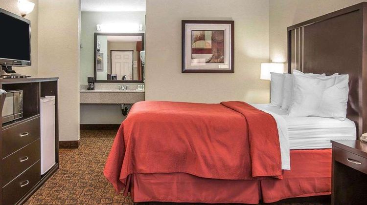 Quality Inn & Suites Room