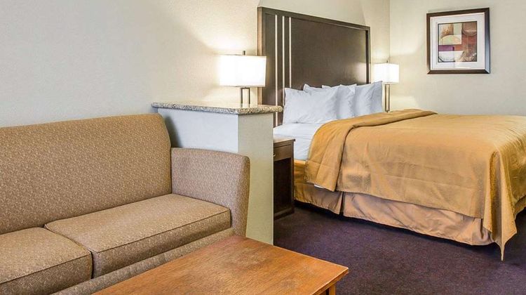 Quality Inn & Suites Suite