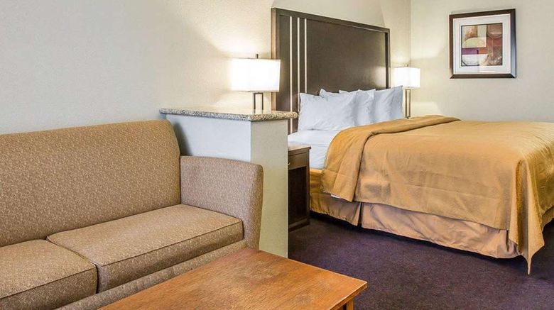 <b>Quality Inn & Suites Suite</b>. Images powered by <a href="https://iceportal.shijigroup.com/" title="IcePortal" target="_blank">IcePortal</a>.
