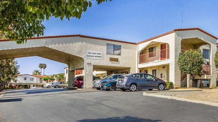 Econo Lodge Exterior