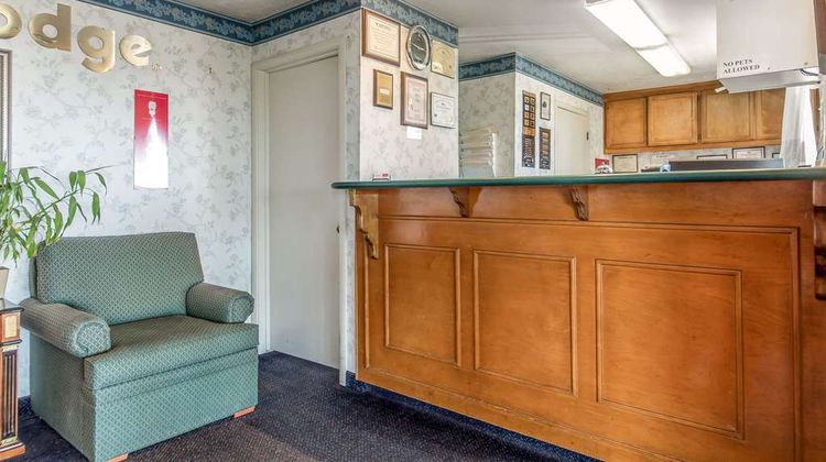 Econo Lodge Lobby