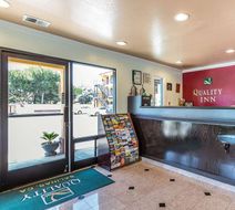 Quality Inn Salinas Lobby