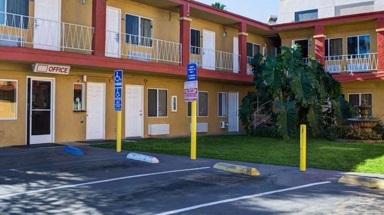 <b>Rodeway Inn near Venice Beach Pool</b>. Images powered by <a href="https://iceportal.shijigroup.com/" title="IcePortal" target="_blank">IcePortal</a>.