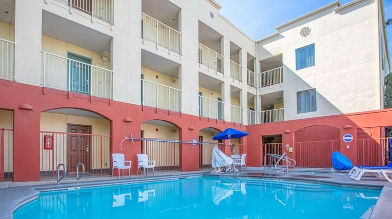 <b>Quality Inn, Merced Pool</b>. Images powered by <a href="https://iceportal.shijigroup.com/" title="IcePortal" target="_blank">IcePortal</a>.