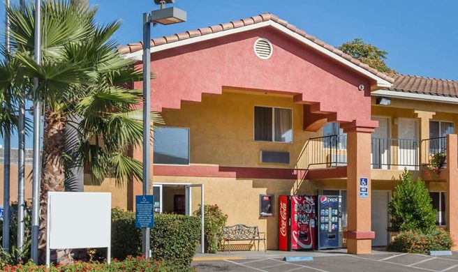 Econo Lodge Lodi Exterior