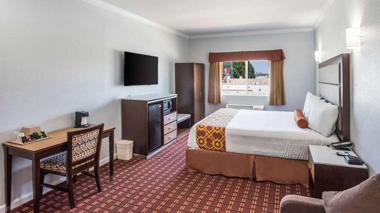 Rodeway Inn and Suites Pasadena Room