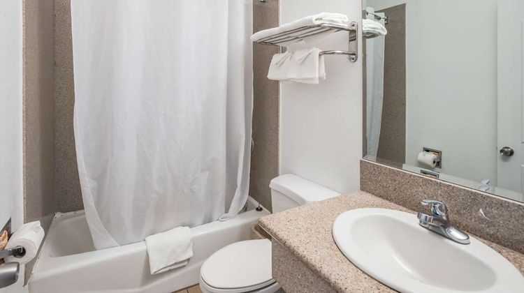 Rodeway Inn and Suites Pasadena Room