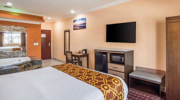 Rodeway Inn and Suites Pasadena Room