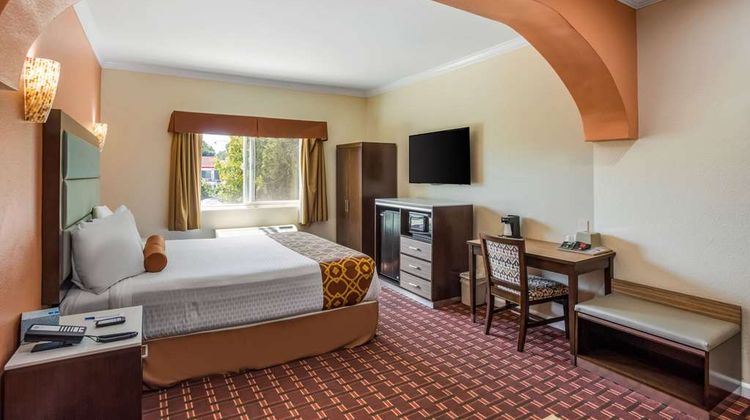 Rodeway Inn and Suites Pasadena Suite