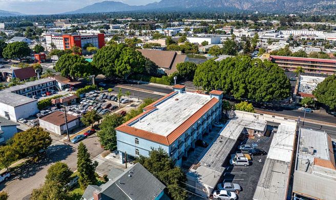 Rodeway Inn and Suites Pasadena Exterior