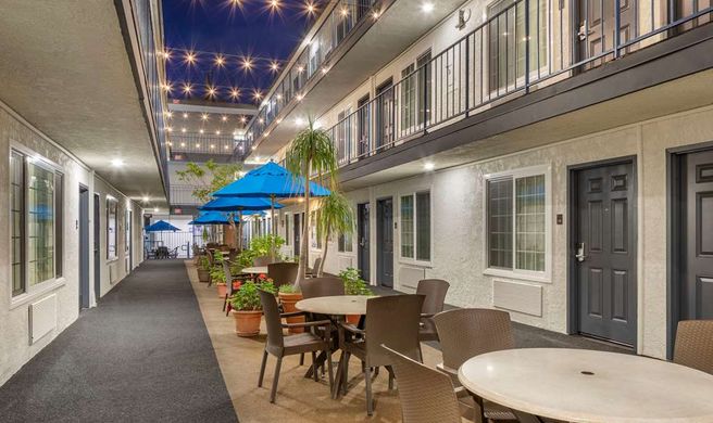 Comfort Inn near Santa Monica Pier Exterior