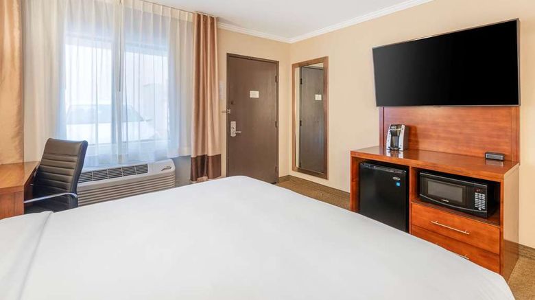 <b>Comfort Inn near Santa Monica Pier Room</b>. Images powered by <a href="https://iceportal.shijigroup.com/" title="IcePortal" target="_blank">IcePortal</a>.