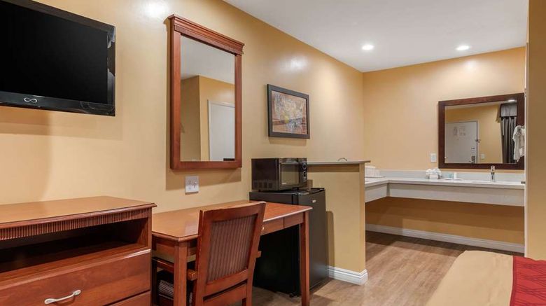 <b>Rodeway Inn Carson Los Angeles South Room</b>. Images powered by <a href="https://iceportal.shijigroup.com/" title="IcePortal" target="_blank">IcePortal</a>.