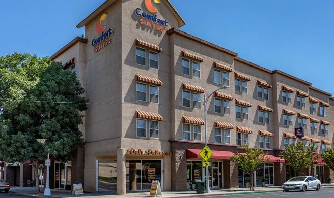 Comfort Suites Exterior