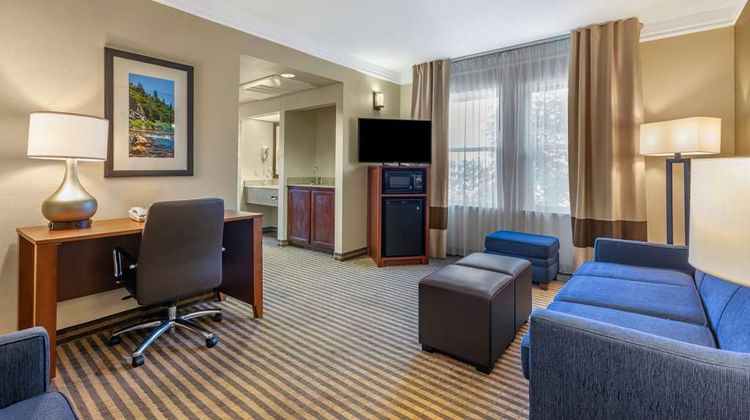 Comfort Suites Suite