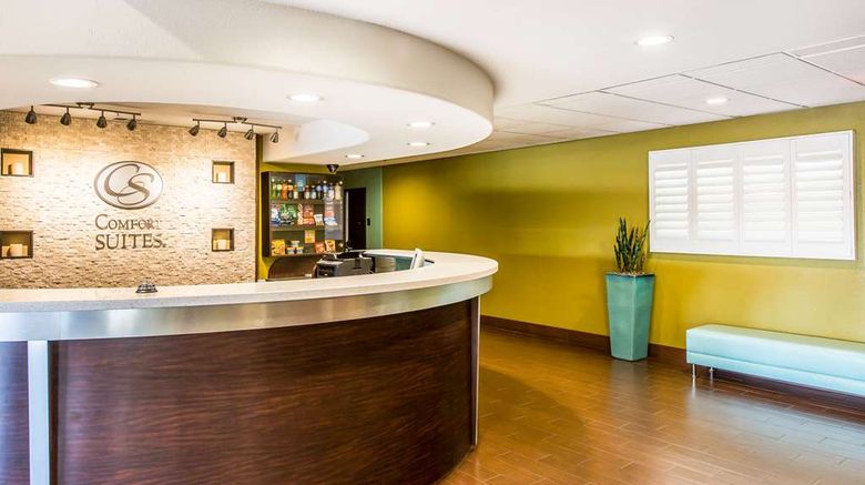 <b>Comfort Suites Lobby</b>. Images powered by <a href="https://iceportal.shijigroup.com/" title="IcePortal" target="_blank">IcePortal</a>.