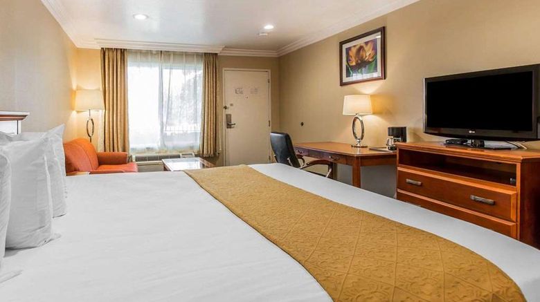 <b>Quality Inn Long Beach Airport Room</b>. Images powered by <a href="https://iceportal.shijigroup.com/" title="IcePortal" target="_blank">IcePortal</a>.