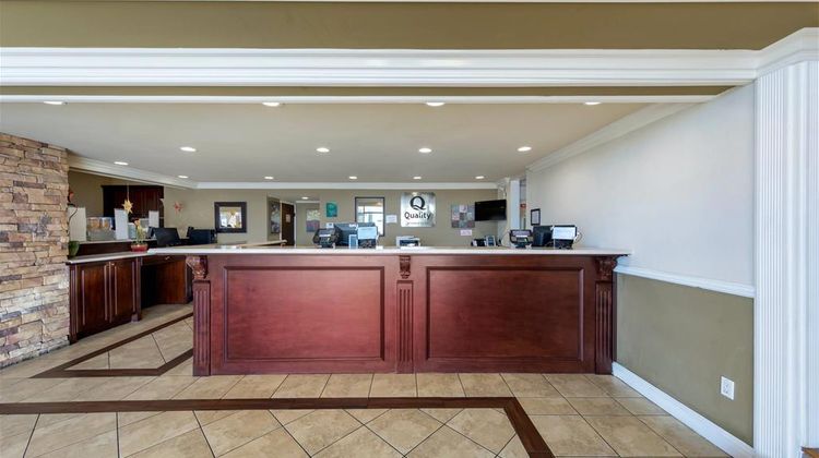 Quality Inn Long Beach Airport Lobby