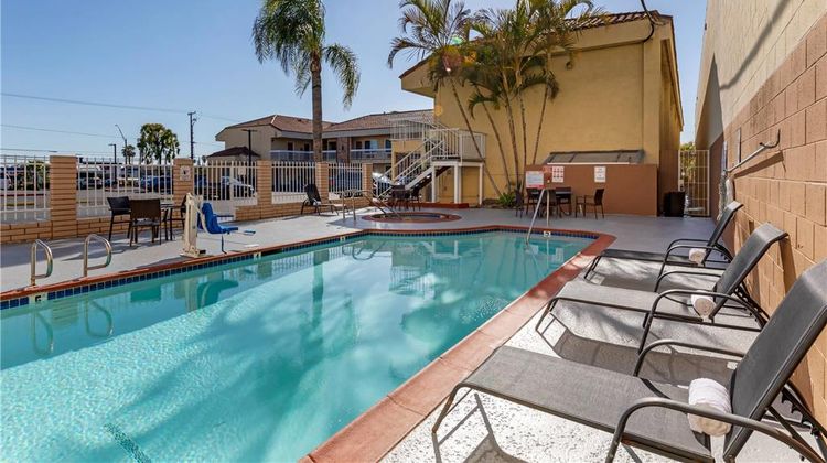 Quality Inn Long Beach Airport Pool