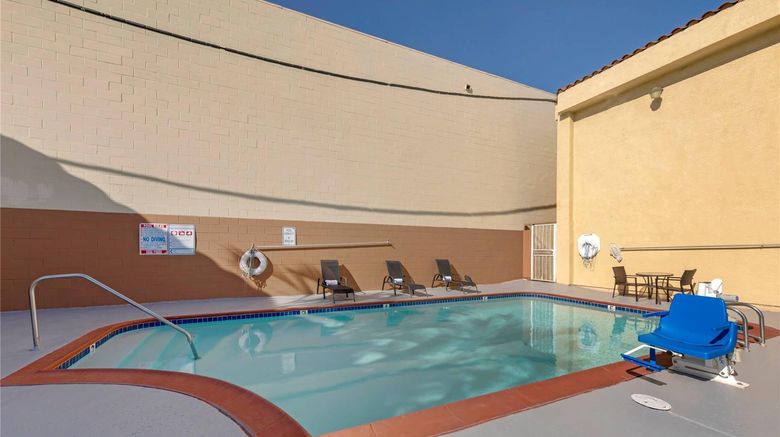 <b>Quality Inn Long Beach Airport Pool</b>. Images powered by <a href="https://iceportal.shijigroup.com/" title="IcePortal" target="_blank">IcePortal</a>.