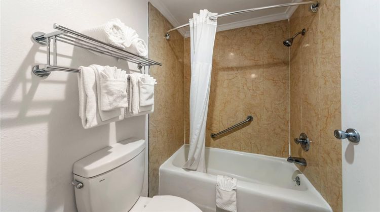 Quality Inn Long Beach Airport Room