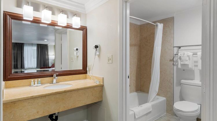 Quality Inn Long Beach Airport Room
