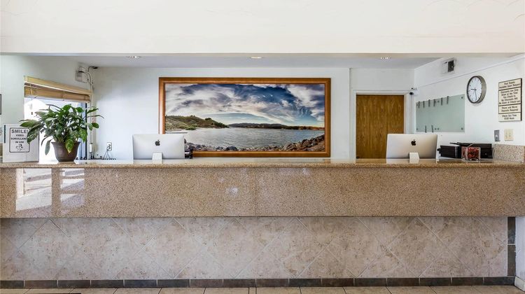 Rodeway Inn Magic Mountain Area Lobby