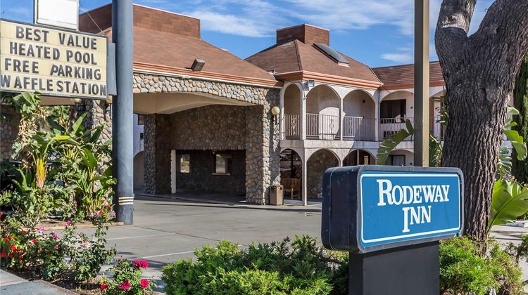 Rodeway Inn Magic Mountain Area Exterior
