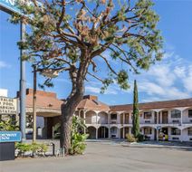 Rodeway Inn Magic Mountain Area Exterior