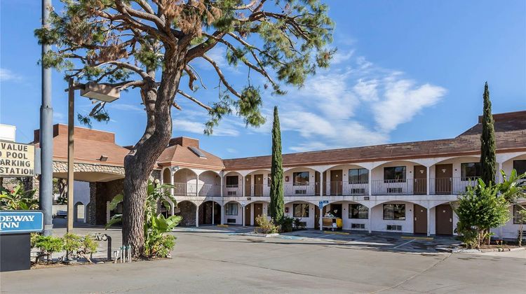 Rodeway Inn Magic Mountain Area Exterior